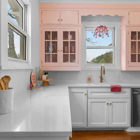 Villa Pink Duchess - Mins To Main Hot Tub & Fire Pit à Fredericksburg Extérieur photo