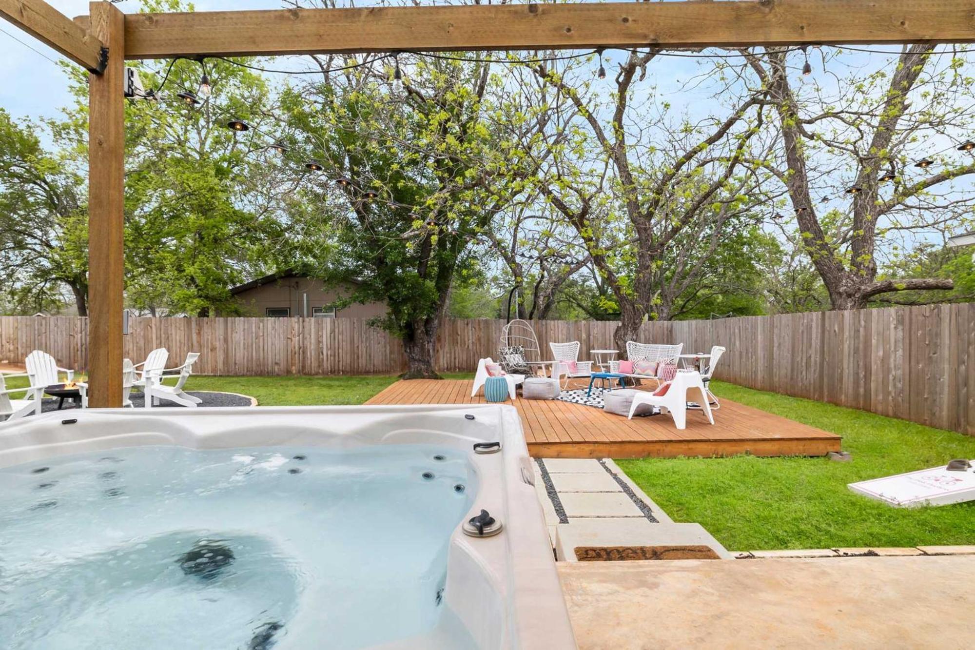 Villa Pink Duchess - Mins To Main Hot Tub & Fire Pit à Fredericksburg Extérieur photo