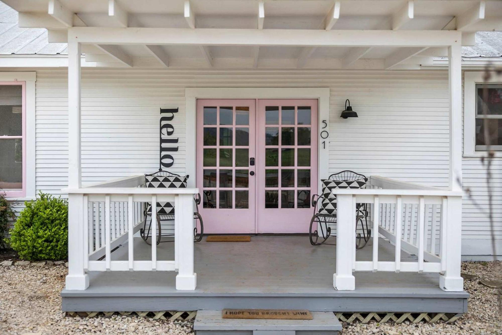 Villa Pink Duchess - Mins To Main Hot Tub & Fire Pit à Fredericksburg Extérieur photo