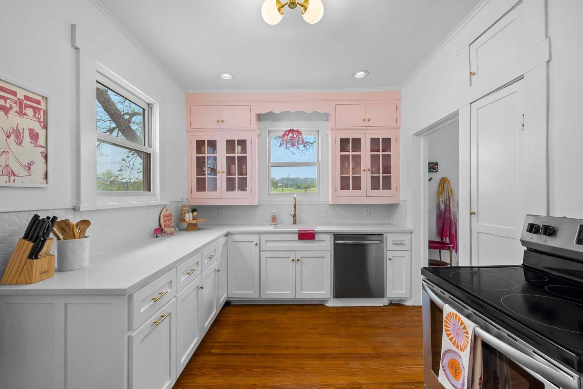 Villa Pink Duchess - Mins To Main Hot Tub & Fire Pit à Fredericksburg Extérieur photo