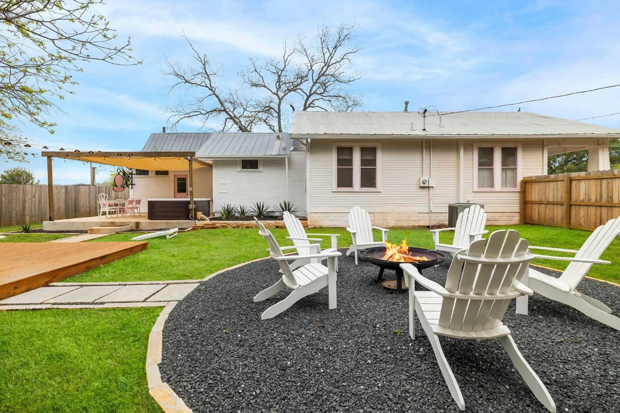 Villa Pink Duchess - Mins To Main Hot Tub & Fire Pit à Fredericksburg Extérieur photo